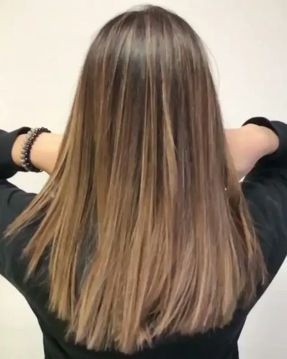 https://cdn.salonspotlight.com/photos/D5CYm0sRjAfi3P5aGYhj/e117a1b1-c6b0-4e85-a239-259e0c9b12d9_720x720