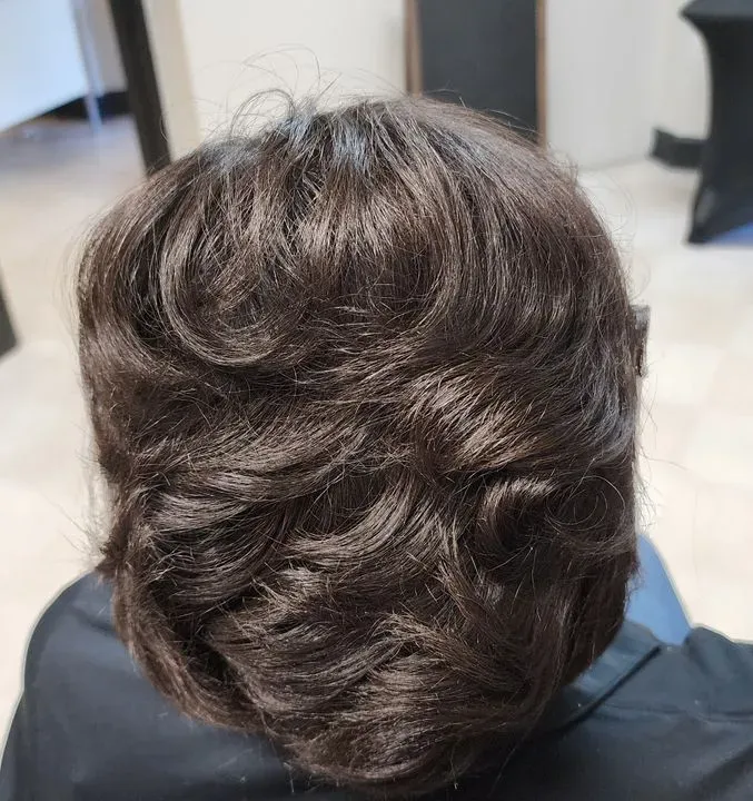 https://cdn.salonspotlight.com/photos/D8gyqAHyUkO5x4lL7DoN/d6367f54-5dde-44e6-8ec1-11f9cc5a1dd7_720x720