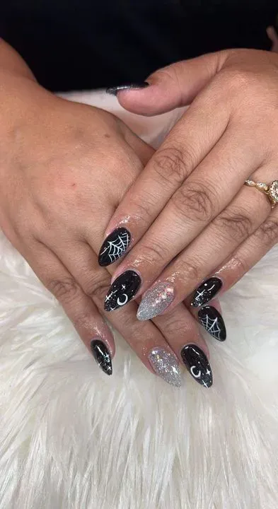 https://cdn.salonspotlight.com/photos/D990VDSaLLqSbMV8YwBO/d3a0d4ff-9400-493e-91d4-66f7da0bac94_720x720