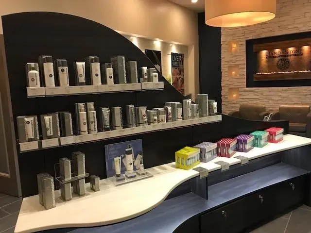 https://cdn.salonspotlight.com/photos/D9LSZV7iNMwtzZt8Dcaj/aac4a867-6fa6-4204-aeeb-f962e641266f_720x720