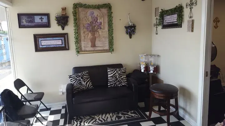 https://cdn.salonspotlight.com/photos/DAn0ftkjc1GixXjs68KF/c830373a-ddfe-4828-9c34-fa2d7bf2e17d_720x720
