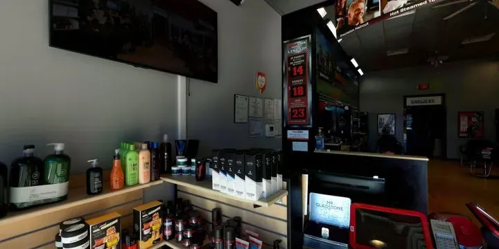 https://cdn.salonspotlight.com/photos/DApupu3PcPppLeadrNPd/602288b5-b460-42e2-8725-a5ab13401b1f_720x720