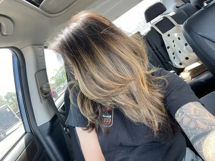 https://cdn.salonspotlight.com/photos/DBS33pPJ8fytT6IUUtcw/cfed96a1-e49d-4d74-a21e-6b7d8894fdae_720x720