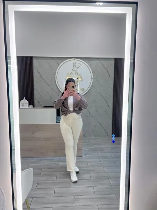 https://cdn.salonspotlight.com/photos/DCRDtEbYJi2HR7cUu75q/adc60488-b13d-46a5-9689-82241afa1236_720x720