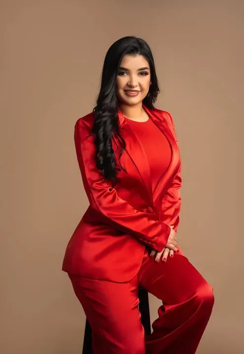 https://cdn.salonspotlight.com/photos/DCRDtEbYJi2HR7cUu75q/e2391f97-5ec1-429e-be5f-da0ca6b2dce5_720x720