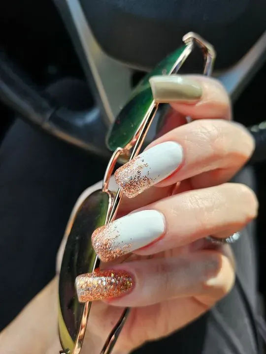 https://cdn.salonspotlight.com/photos/DD7RmNRSKKryiuRRLChV/ce86a630-f75d-4a53-92e3-63523b668d41_720x720