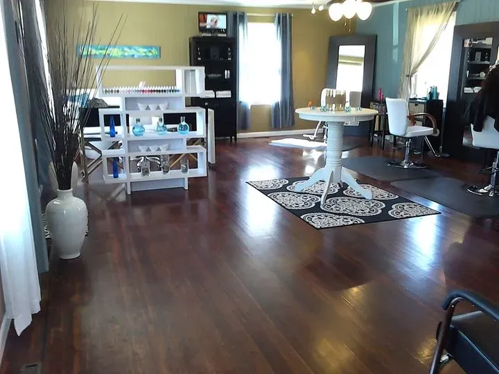 https://cdn.salonspotlight.com/photos/DDIOofLuYdLTitircDvO/3ba2f306-0353-4cd9-88ea-7d3ed5de3515_720x720