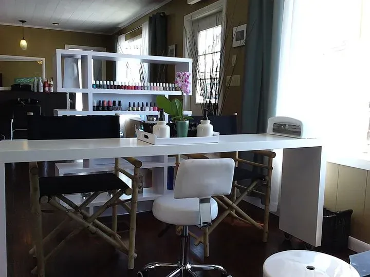 https://cdn.salonspotlight.com/photos/DDIOofLuYdLTitircDvO/a0ab70d0-b971-4b46-a066-647c0547f36e_720x720