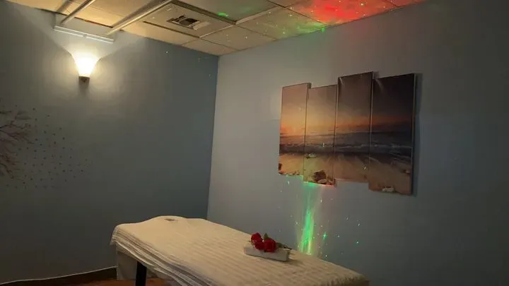 https://cdn.salonspotlight.com/photos/DDeGfVd7nWy8bLEi9N0a/37879de5-dc76-4334-8c24-9d3a9542bd32_720x720