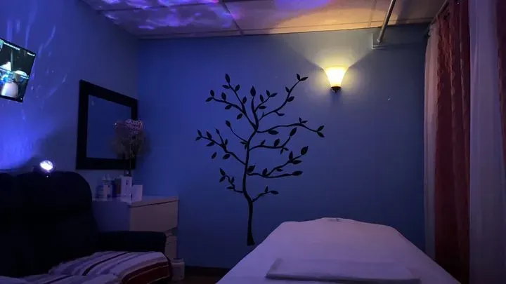 https://cdn.salonspotlight.com/photos/DDeGfVd7nWy8bLEi9N0a/bc0e0ae0-d992-487d-b7dd-93a1e904e69e_720x720