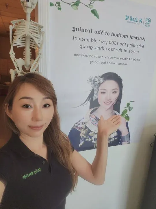 https://cdn.salonspotlight.com/photos/DETTDAdmXBoCeDKSCe2N/7d24f17f-a5e2-41a3-8e01-05b77f78c722_720x720