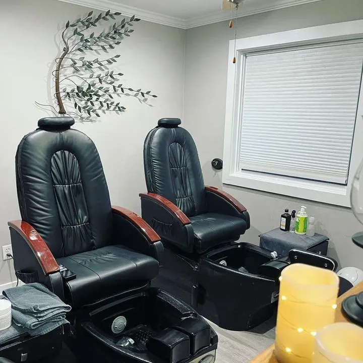 https://cdn.salonspotlight.com/photos/DF3Zpx8zdMZmQWDcGgRA/275a2e8e-1a11-43b6-8d15-6c2211c5cabd_720x720
