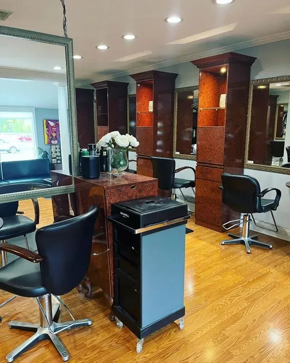 https://cdn.salonspotlight.com/photos/DF3Zpx8zdMZmQWDcGgRA/37c4c332-3e22-442b-a1cb-9bfc2d0f8d01_720x720
