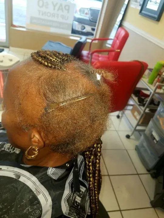 https://cdn.salonspotlight.com/photos/DF7O8BAqPEqaVHP7IT3q/15b6e902-c539-41d4-ada0-e31c901eed70_720x720