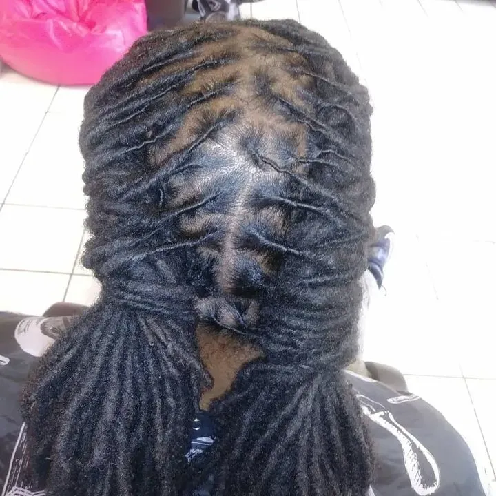 https://cdn.salonspotlight.com/photos/DF7O8BAqPEqaVHP7IT3q/1f298bd6-e40b-43a6-a43e-998d1eaf376f_720x720