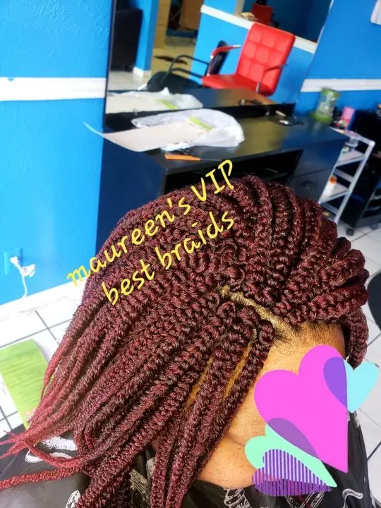 https://cdn.salonspotlight.com/photos/DF7O8BAqPEqaVHP7IT3q/61564953-14e4-4e6b-b16b-3639ef8c863e_720x720