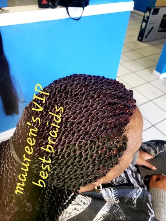 https://cdn.salonspotlight.com/photos/DF7O8BAqPEqaVHP7IT3q/ab7fd694-bdb1-4cc8-b81e-19bfa31e09ca_720x720