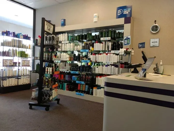 https://cdn.salonspotlight.com/photos/DFbNKnpdcErEsz5stF4C/8a2fb370-50e2-4f4a-86f4-29bebd2be807_720x720