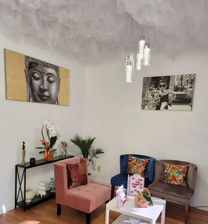 https://cdn.salonspotlight.com/photos/DGQVHIH0V9JjmdC9vEny/b1e95585-bff9-43ee-ad73-d66c653c3691_720x720