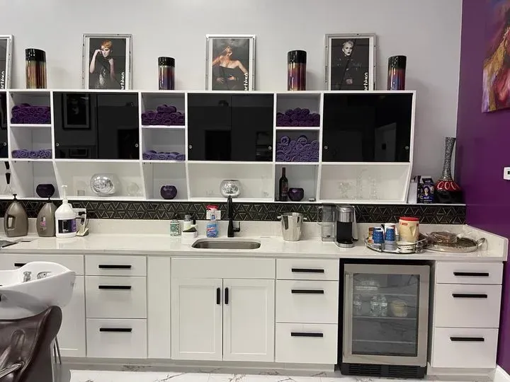https://cdn.salonspotlight.com/photos/DHA3ayARQw1xzTFibUBY/dafdc3ee-660c-4266-aa88-c500fae54e1c_720x720