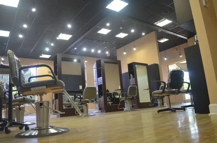 https://cdn.salonspotlight.com/photos/DI8fvSWJmMKiHaVDeLyr/6d0b3358-1d07-4ea1-b90c-f439bddbdeb1_720x720