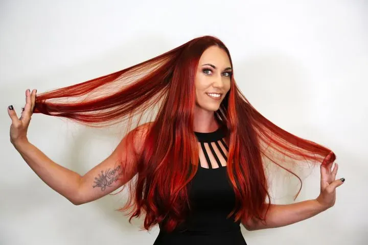 https://cdn.salonspotlight.com/photos/DI8fvSWJmMKiHaVDeLyr/f95b11e2-0720-41d0-8512-9a219b161d70_720x720