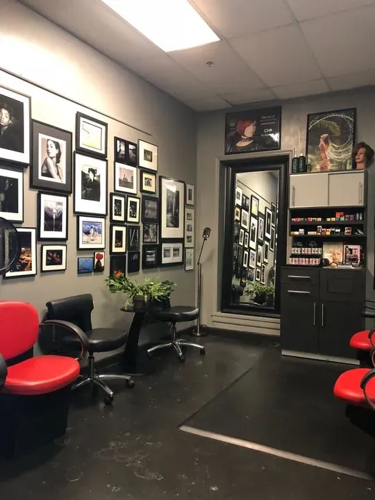 https://cdn.salonspotlight.com/photos/DIJNOGY49r8BLnkAz9Zy/31e80b6d-b5e0-4372-97e3-32d85b03ba8e_720x720