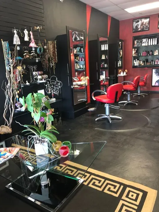 https://cdn.salonspotlight.com/photos/DIJNOGY49r8BLnkAz9Zy/68eb6276-a3e1-4f1f-a6a7-1a8b45698041_720x720