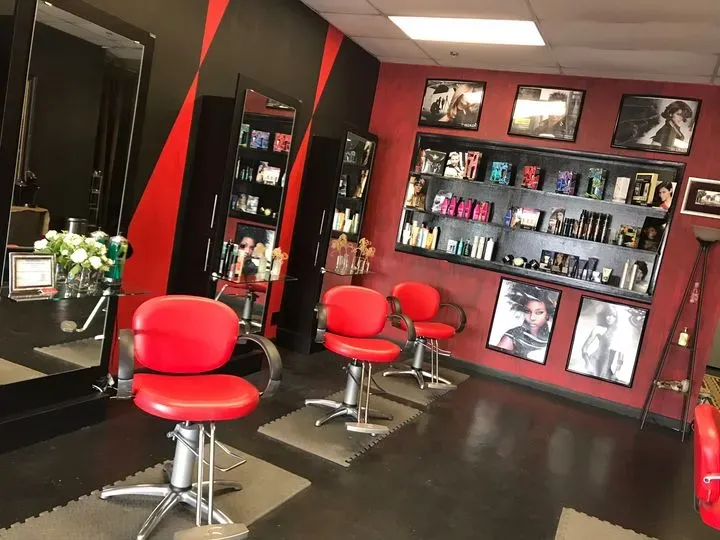 https://cdn.salonspotlight.com/photos/DIJNOGY49r8BLnkAz9Zy/f24c89a2-3ce3-4857-9d4f-96390171bcfe_720x720