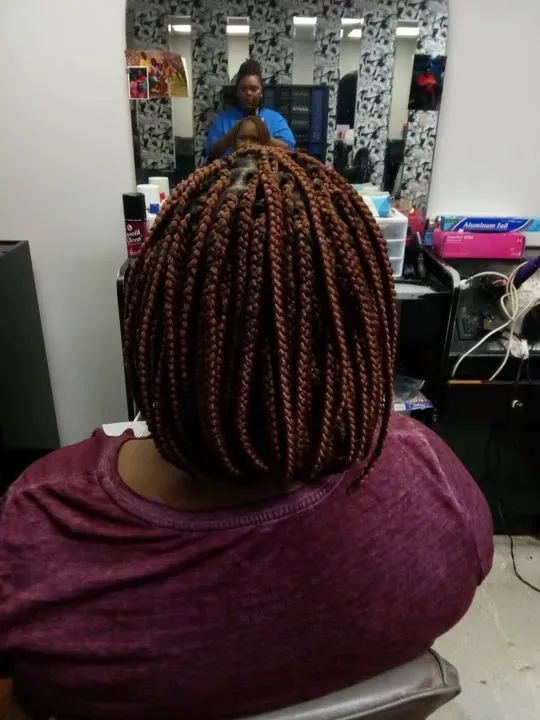 https://cdn.salonspotlight.com/photos/DJm0mZ8hxnpSQR27UCAL/83214da3-efdd-46b0-a586-4823723bc8d5_720x720