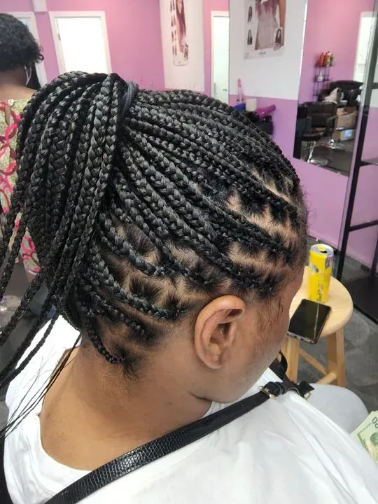 https://cdn.salonspotlight.com/photos/DKv5xhAaxUlqTLY27VvZ/38e43ccd-3a6b-4156-8146-8a1ebdd5df27_720x720