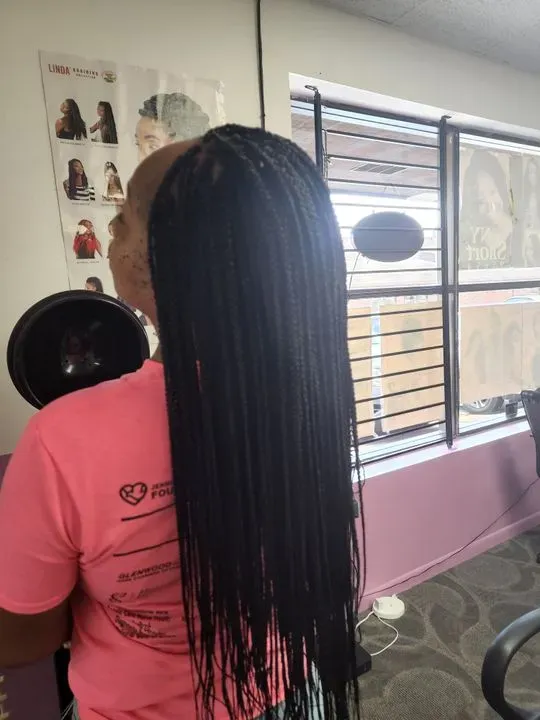 https://cdn.salonspotlight.com/photos/DKv5xhAaxUlqTLY27VvZ/4e79da33-6324-4765-9e84-2a8fce4ff57b_720x720