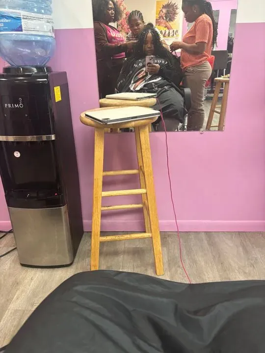 https://cdn.salonspotlight.com/photos/DKv5xhAaxUlqTLY27VvZ/d9b6ee88-f1fd-4a0c-92fd-85ac47128683_720x720