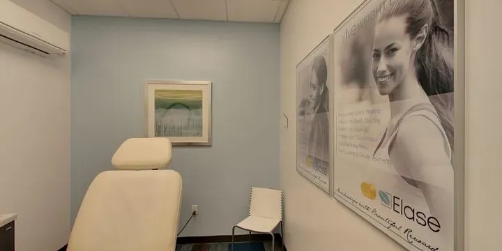 https://cdn.salonspotlight.com/photos/DM2Nm7WfbMSrUlr24j2i/434e9607-d6c3-460f-b09f-28ee4e00efe2_720x720