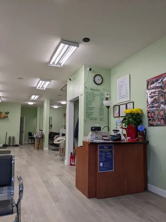 https://cdn.salonspotlight.com/photos/DO5zQNKq18mxgnFSEtz9/95312590-1cab-4a00-b26b-af5d238beb71_720x720