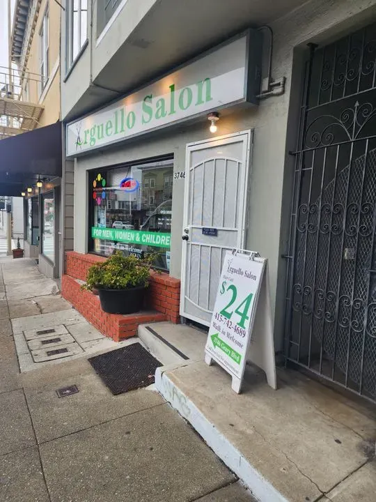 https://cdn.salonspotlight.com/photos/DO5zQNKq18mxgnFSEtz9/e752b45f-6d30-412a-a7b3-1bda50bb69e6_720x720