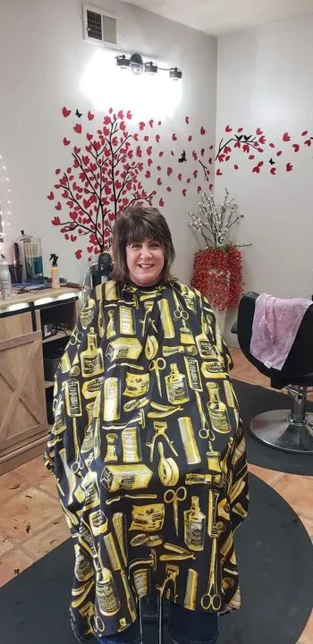 https://cdn.salonspotlight.com/photos/DOz9upsuHEZRmdDSAhjI/0c0082a7-2cba-4f50-a158-5d96c98103e2_720x720
