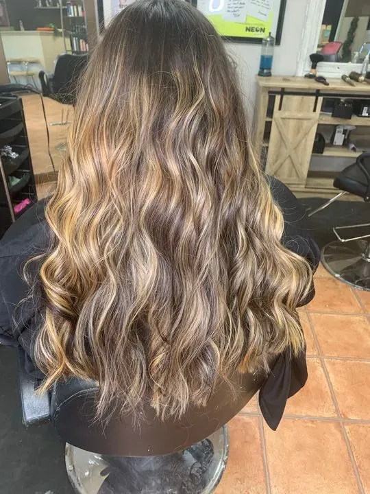https://cdn.salonspotlight.com/photos/DOz9upsuHEZRmdDSAhjI/ffa6fc35-b68b-423e-b4d4-4e7a6cfa960b_720x720