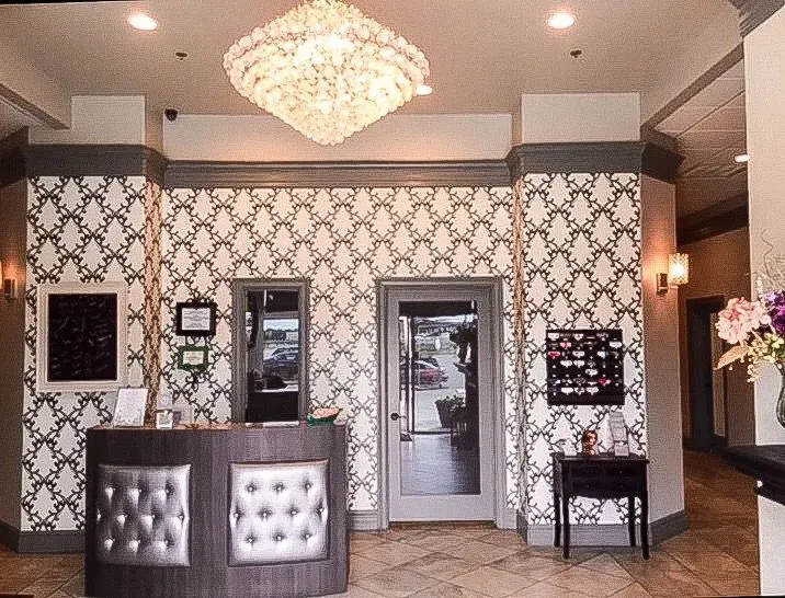 https://cdn.salonspotlight.com/photos/DRrZ1zlSoi362gcQfCCp/1ea97742-fd21-4f89-abf8-1b38729fcc4e_720x720