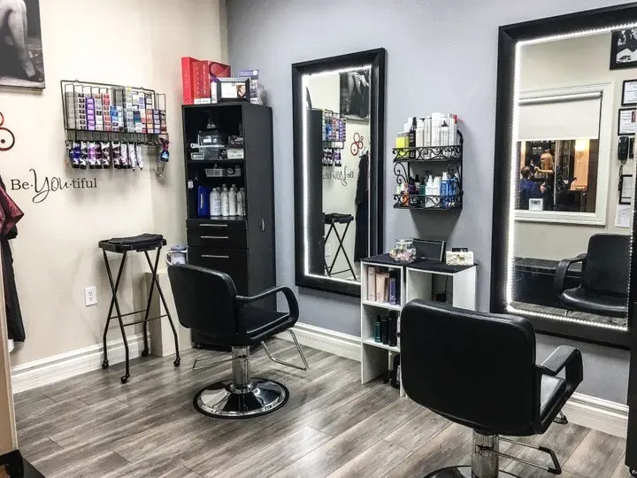https://cdn.salonspotlight.com/photos/DRrZ1zlSoi362gcQfCCp/4b03d5a6-e1ab-4335-8312-2048f5fb63ce_720x720