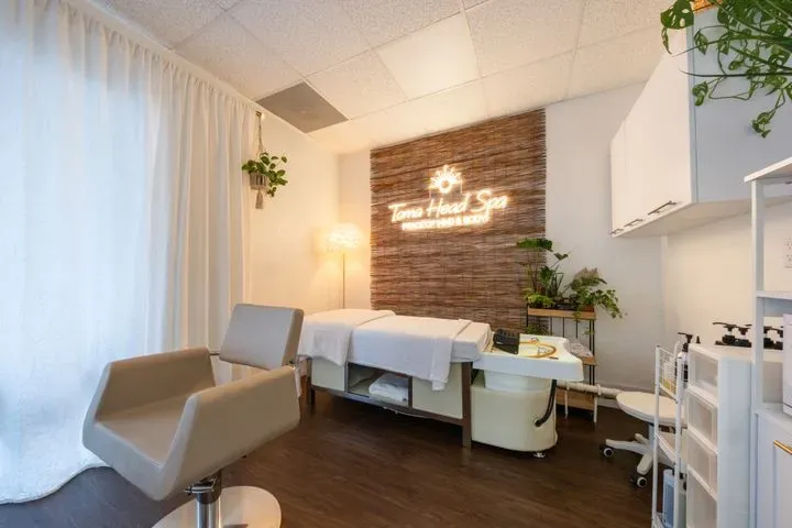 https://cdn.salonspotlight.com/photos/DRrrUNkvLJZnUZQwcxIx/26e46f6d-6fa5-4d65-81c3-b3a351333964_720x720