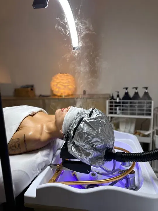 https://cdn.salonspotlight.com/photos/DRrrUNkvLJZnUZQwcxIx/7c0e3be3-8dc0-427e-826c-78cd221558f8_720x720