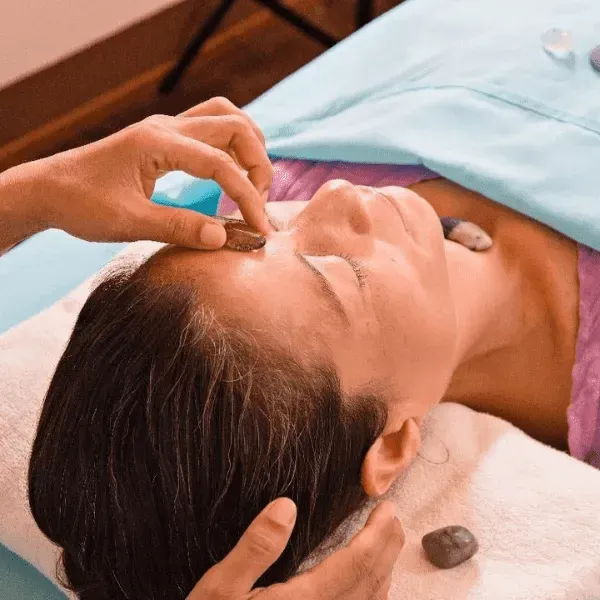 https://cdn.salonspotlight.com/photos/DSPSk84N2pC3h2iQnHE5/51084125-7d63-4fe4-a938-94ac980795f4_720x720