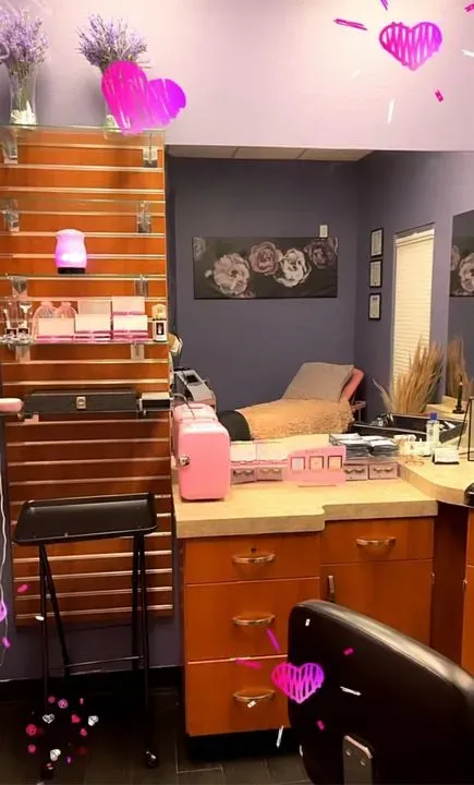 https://cdn.salonspotlight.com/photos/DSPSk84N2pC3h2iQnHE5/89d85017-3bac-431c-b7cf-2e21fc315586_720x720