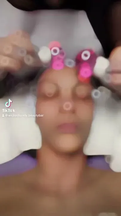 https://cdn.salonspotlight.com/photos/DSPSk84N2pC3h2iQnHE5/9b333994-f697-4cf5-93d7-827ff9f9c7a1_720x720
