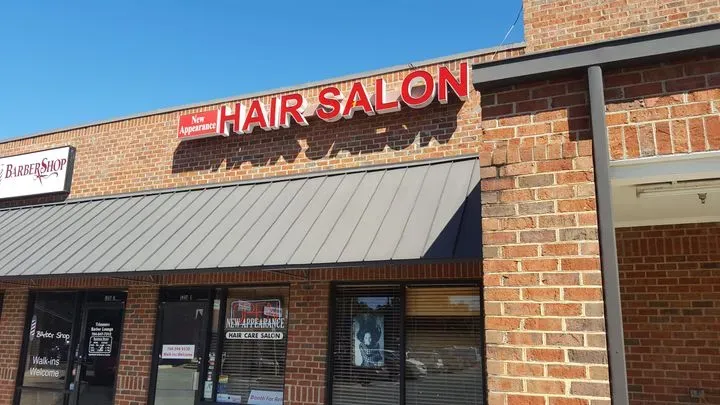 https://cdn.salonspotlight.com/photos/DSyvL9VoTkeuzgxFxBhF/b073a3d2-2f30-4a87-8df6-68f6d6b58b6b_720x720