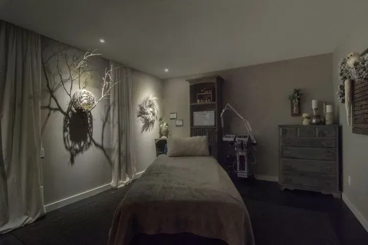 https://cdn.salonspotlight.com/photos/DU442ZDDSzDOkeWXvR8S/27d3241d-b7cd-481f-b13a-6a5e4daead59_720x720