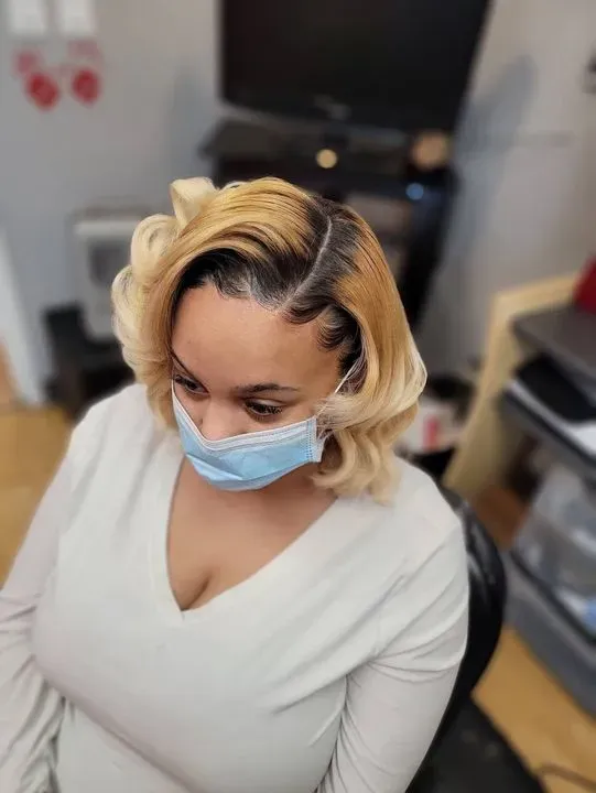 https://cdn.salonspotlight.com/photos/DUZY9O60axbcmLjiA2fU/38b407c4-d880-403c-aaa7-1c36dc789218_720x720