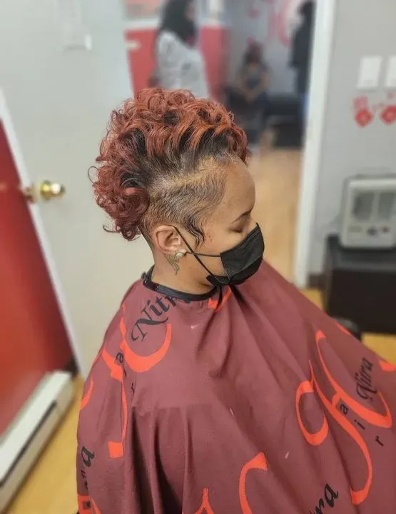 https://cdn.salonspotlight.com/photos/DUZY9O60axbcmLjiA2fU/dcf46eac-a3a4-4af3-ac96-c6c27d90893e_720x720