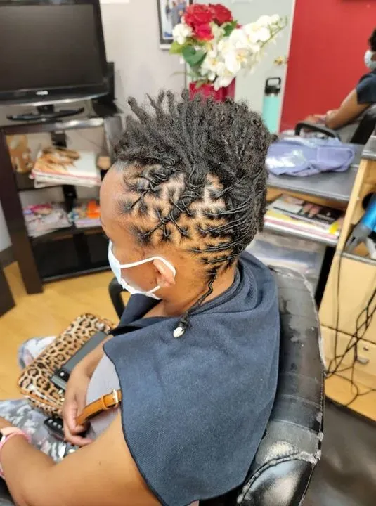 https://cdn.salonspotlight.com/photos/DUZY9O60axbcmLjiA2fU/ef660a71-b522-49c0-91c0-865ea30f3ac6_720x720